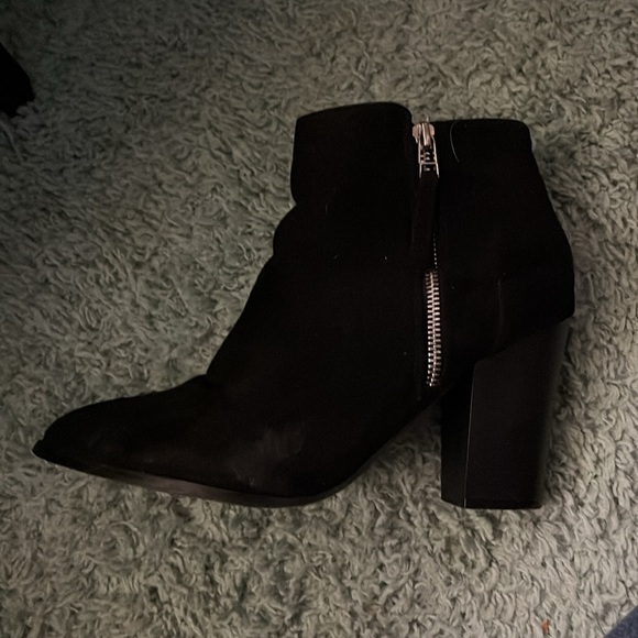 Boots Heels - Picture 2 of 4